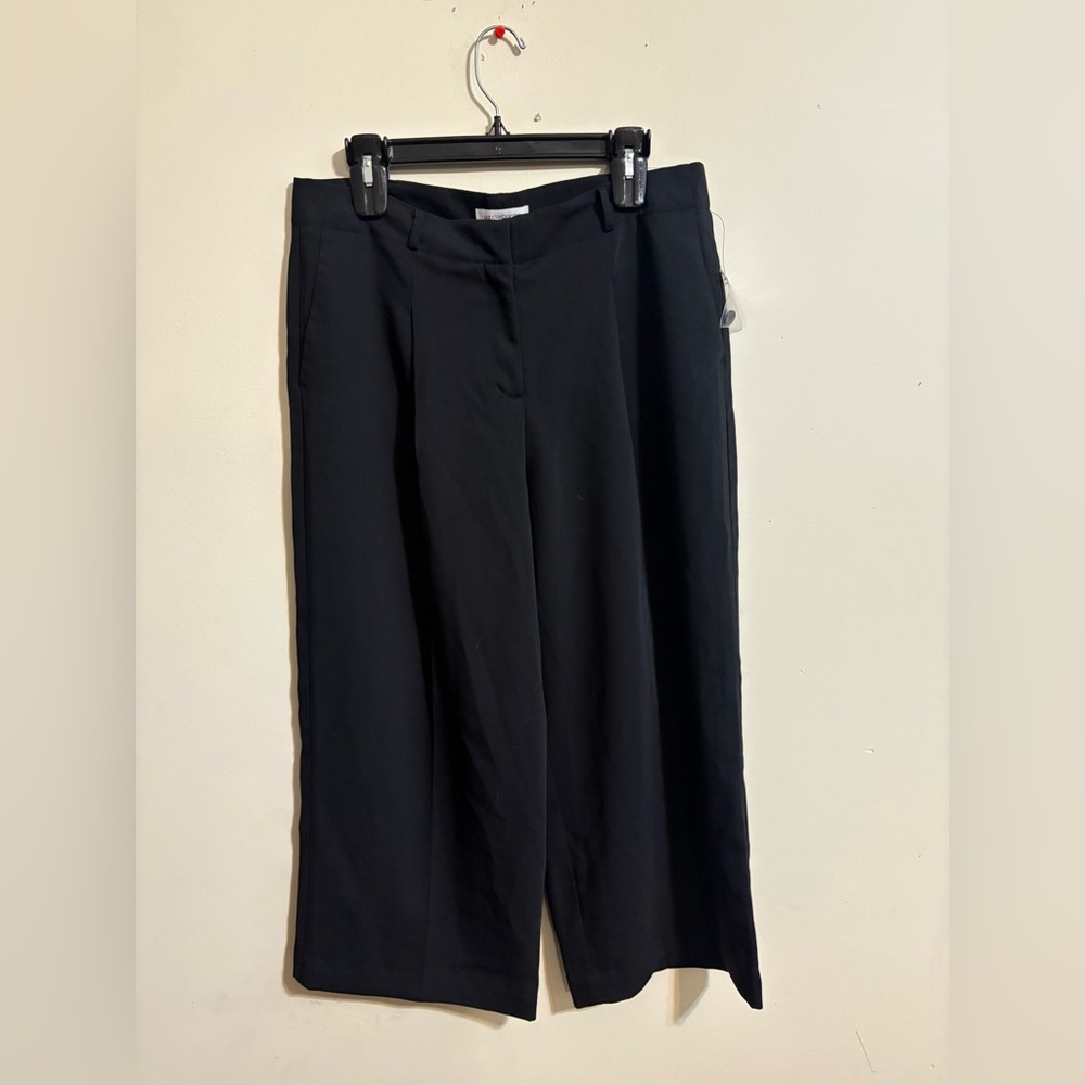 Liz Claiborne Collection Women’s size 12 Black crop pants‎ NWT